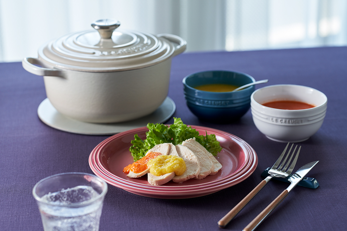 鶏むね肉のポシェ パプリカソース添え