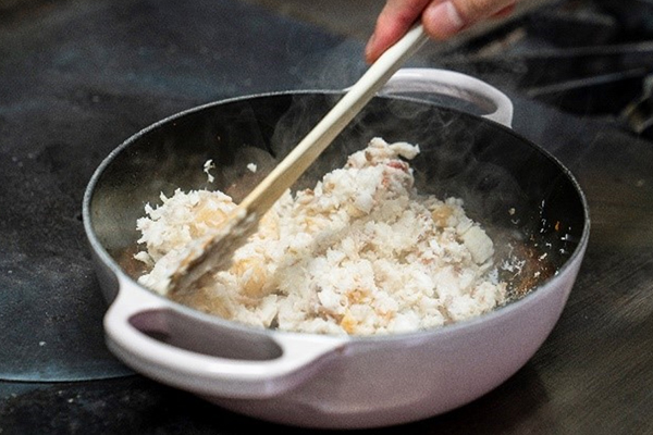 食材の焼き付けが得意なブラックマットホーロー加工